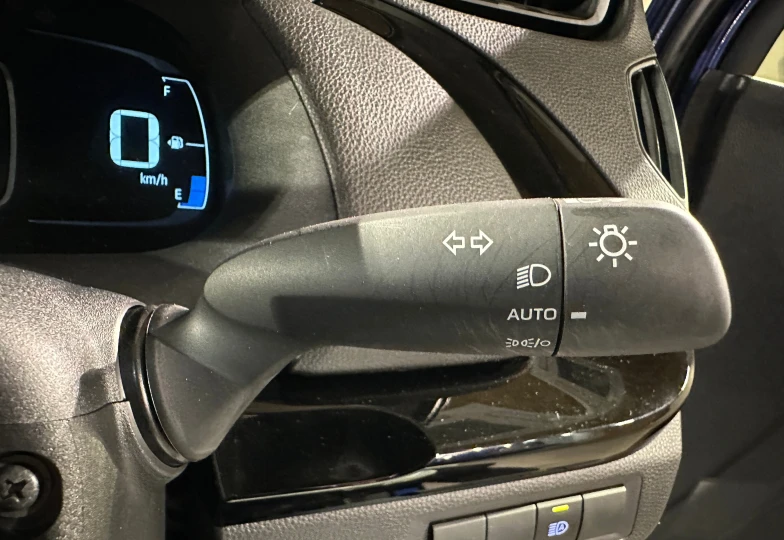 Toyota Aqua Синий