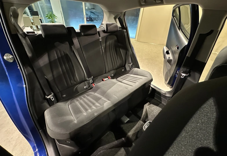 Toyota Aqua Синий