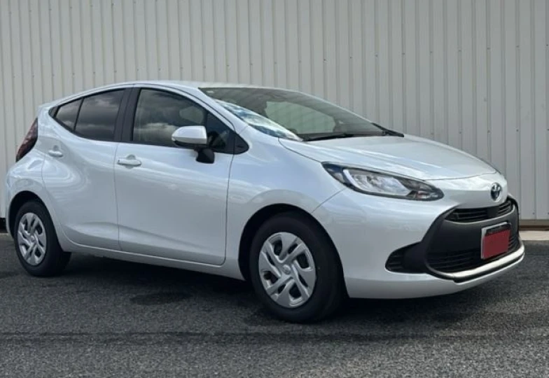 Toyota Aqua Белый