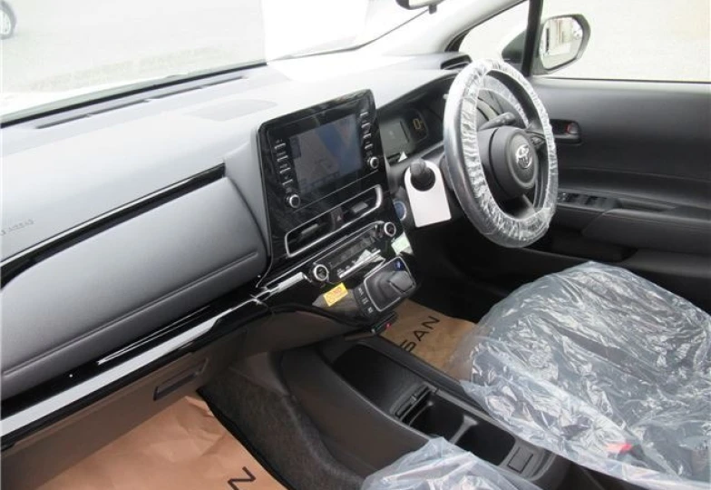 Toyota Aqua Белый