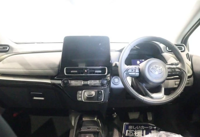 Toyota Aqua White