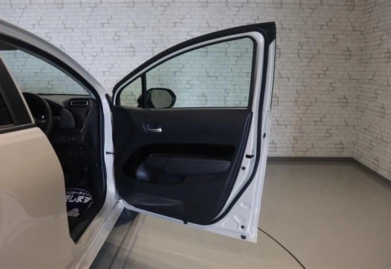 Toyota Aqua White