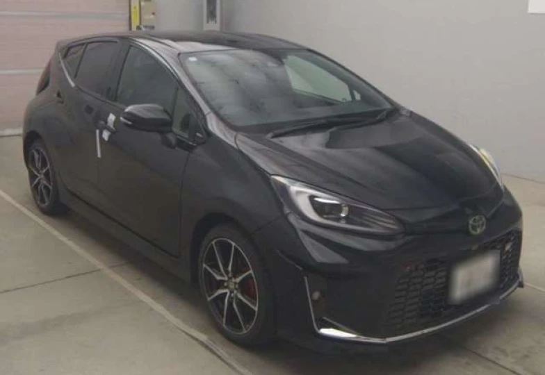 Toyota Aqua Черный