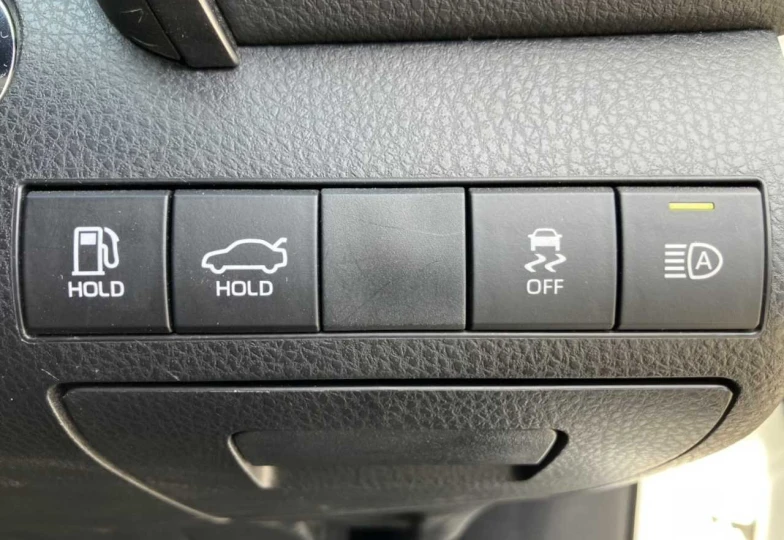 Toyota Camry Белый