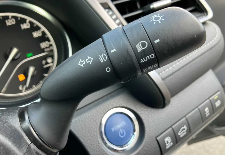 Toyota Camry Белый