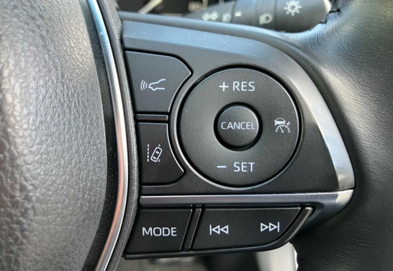 Toyota Camry Белый