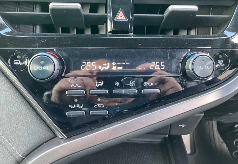 Toyota Camry Белый