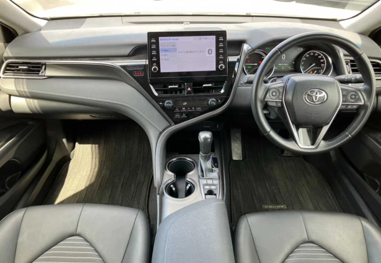 Toyota Camry Белый