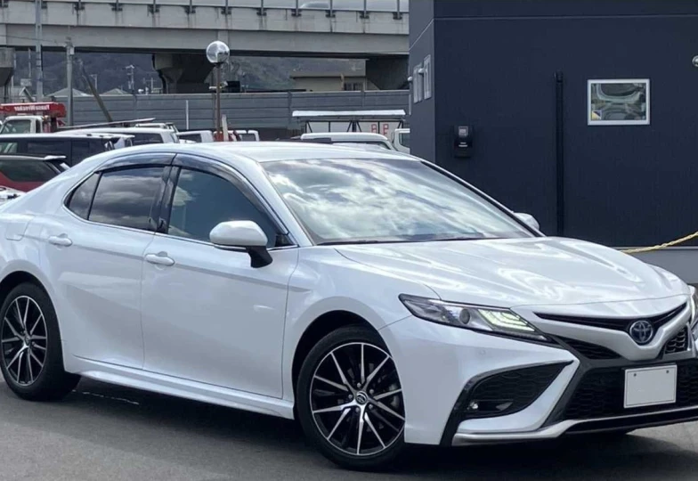 Toyota Camry Белый