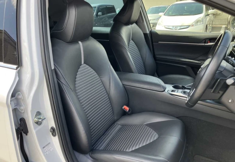 Toyota Camry Белый