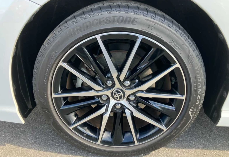 Toyota Camry Белый