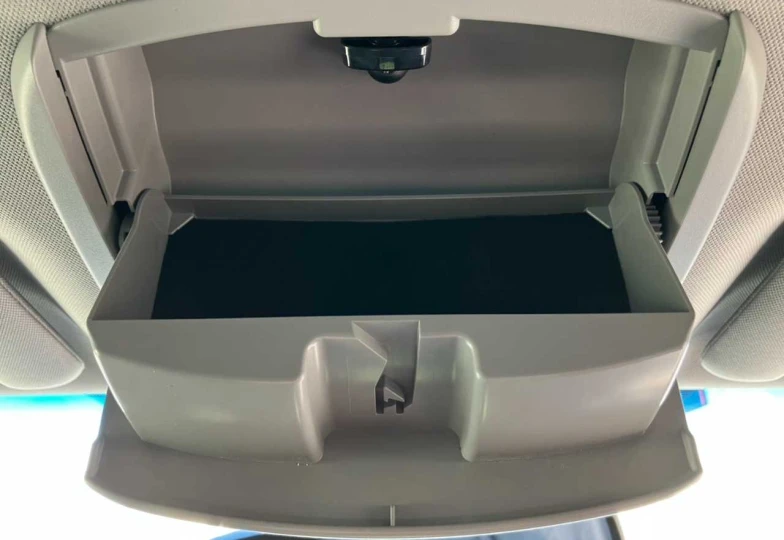 Toyota Camry Белый