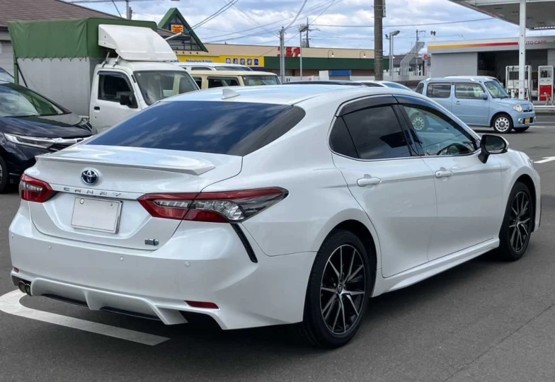 Toyota Camry Белый