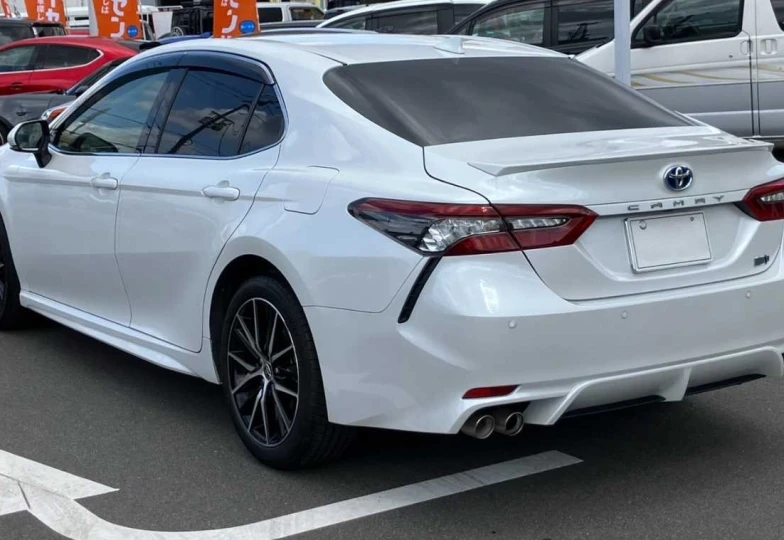 Toyota Camry Белый