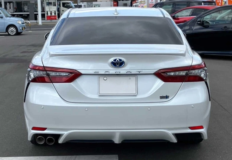 Toyota Camry Белый