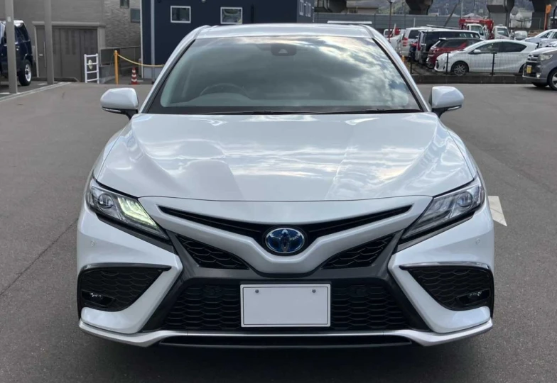 Toyota Camry Белый
