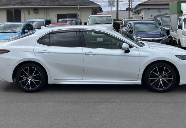 Toyota Camry Белый