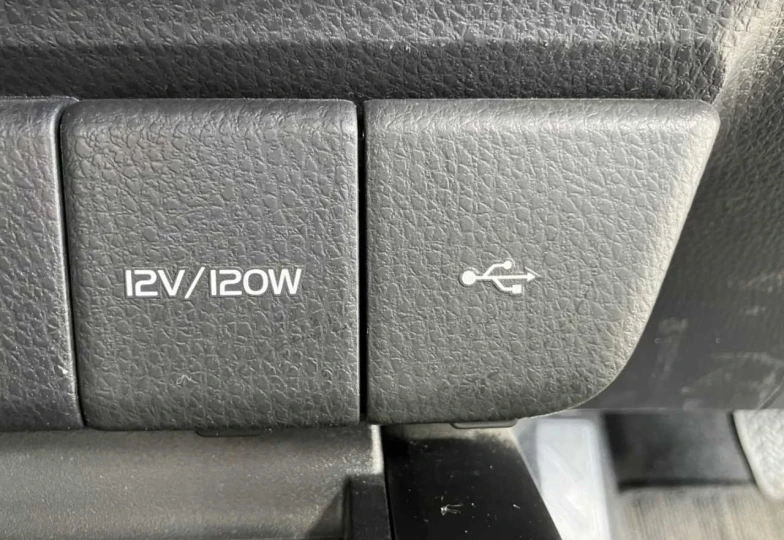 Toyota Camry Белый