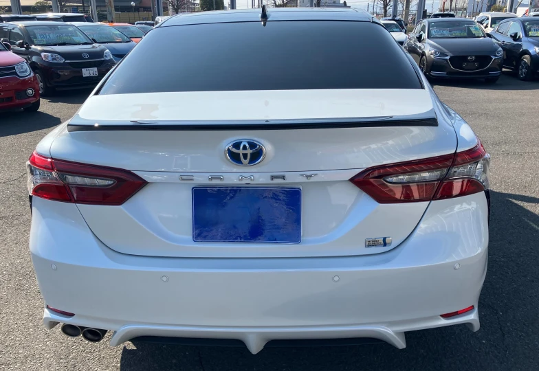 Toyota Camry Белый