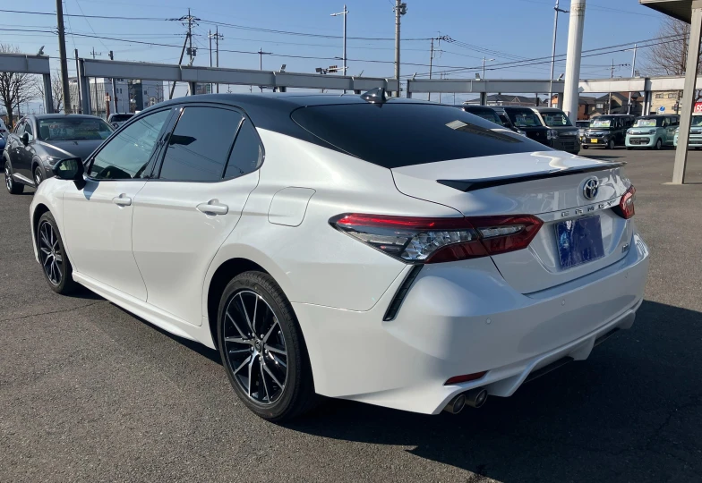 Toyota Camry Белый