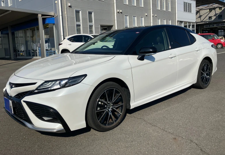 Toyota Camry Белый