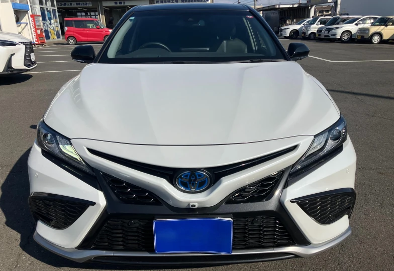Toyota Camry Белый