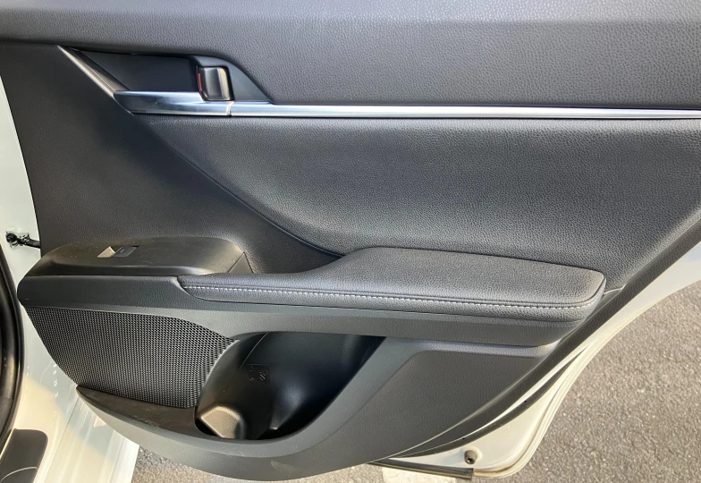 Toyota Camry Белый