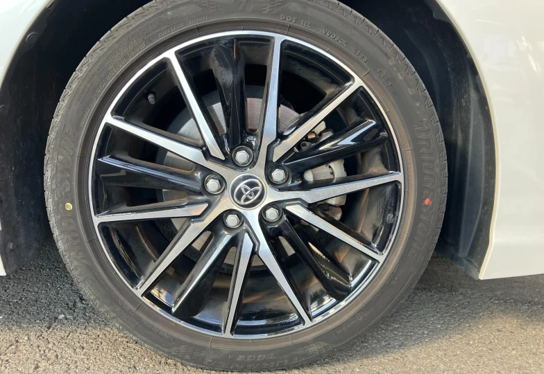 Toyota Camry Белый