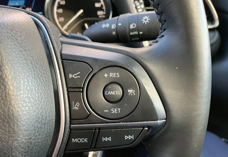 Toyota Camry Белый