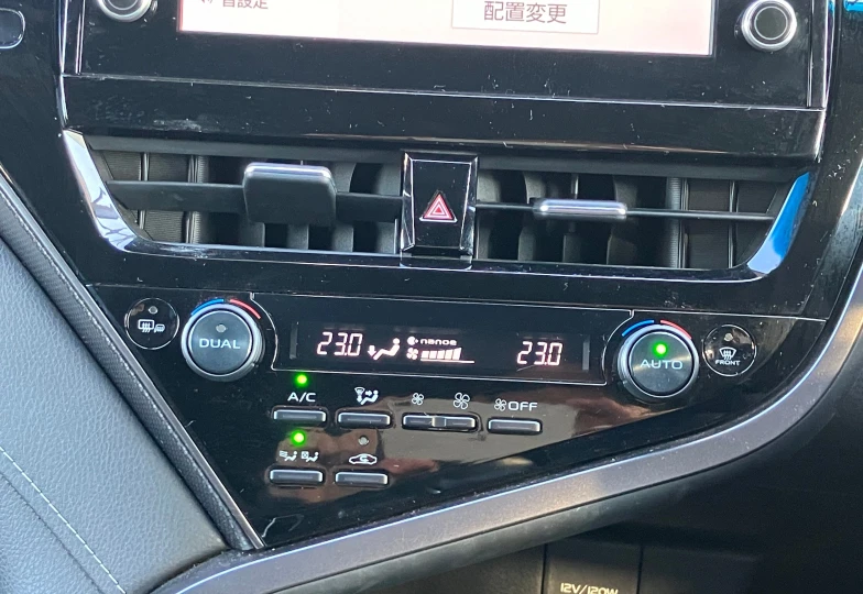 Toyota Camry Белый