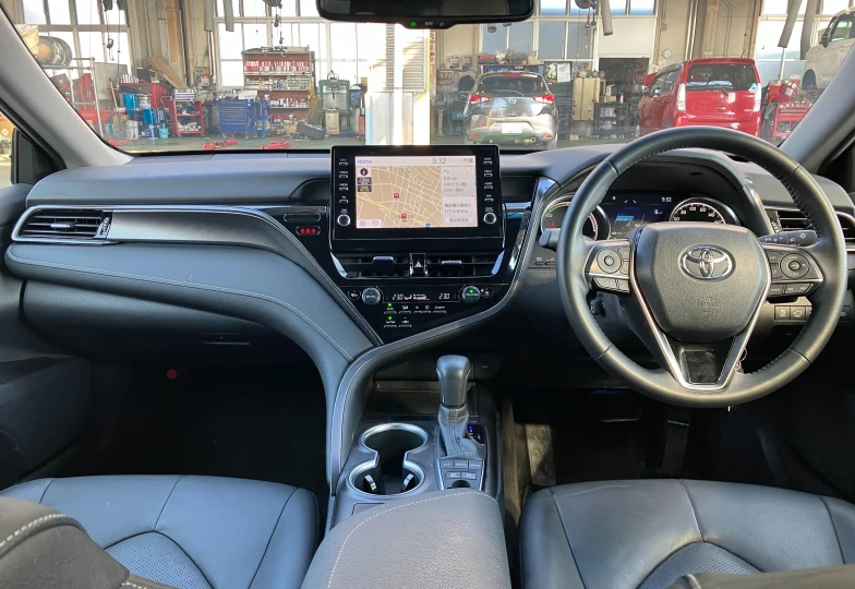 Toyota Camry Белый