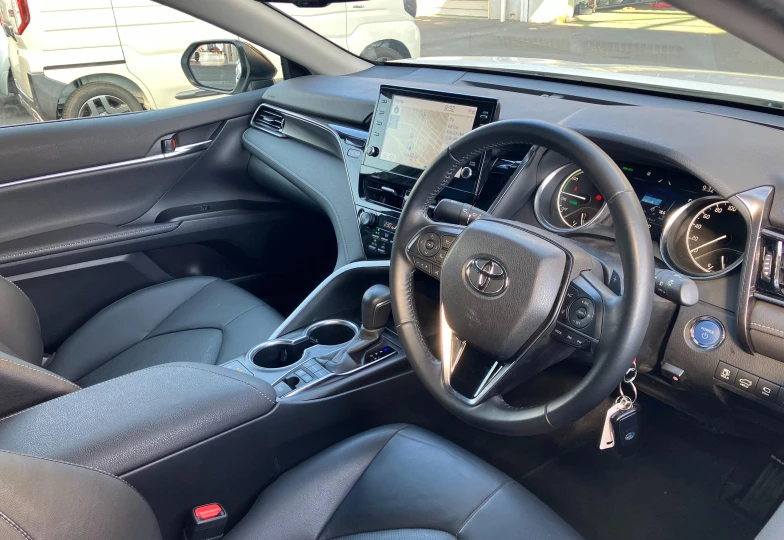 Toyota Camry Белый