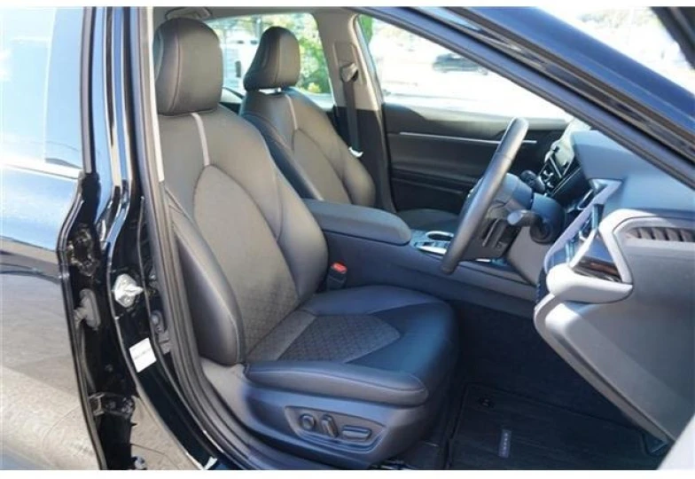 Toyota Camry Черный