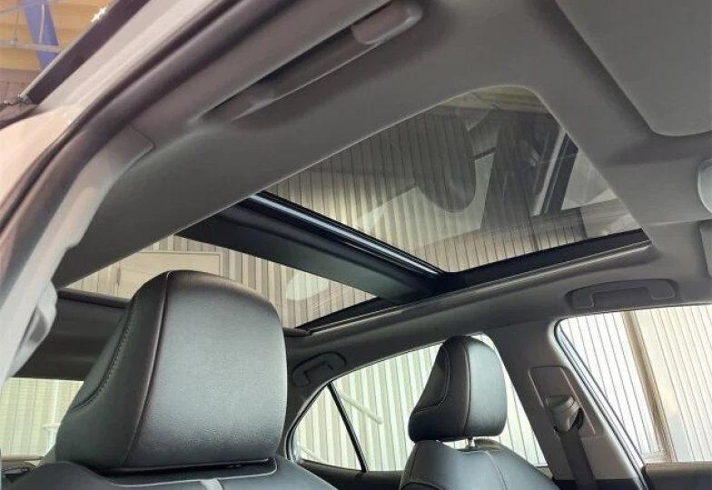 Toyota Camry Белый