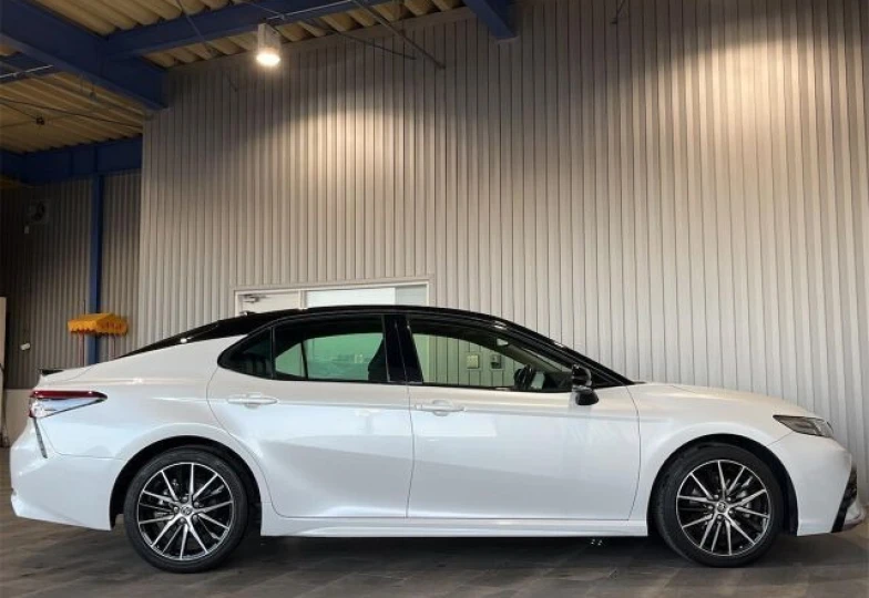 Toyota Camry Белый
