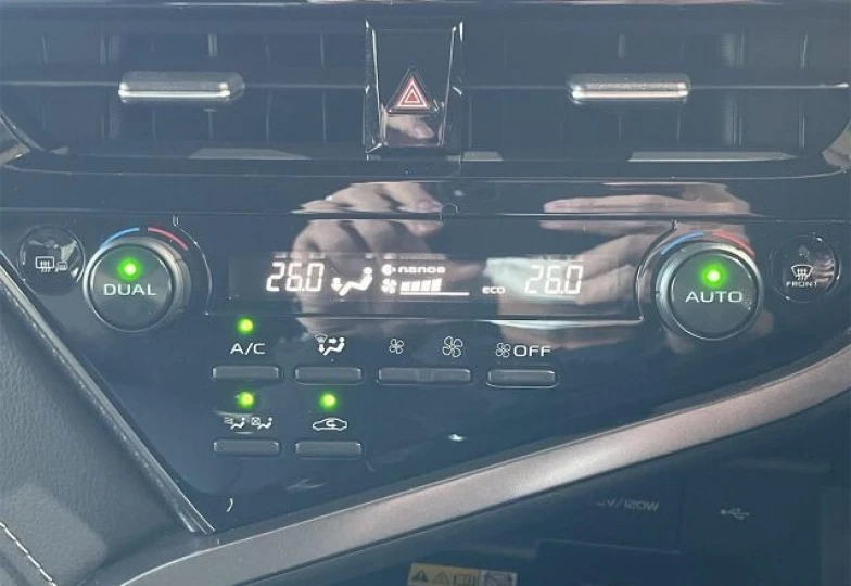 Toyota Camry Белый