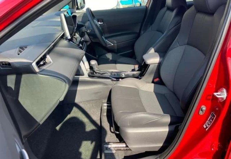 Toyota Corolla Cross Красный