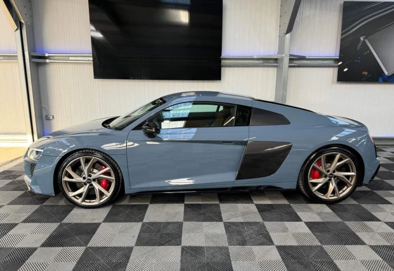 Audi R8 Серый