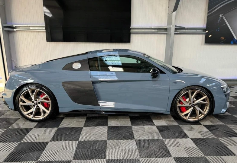 Audi R8 Серый