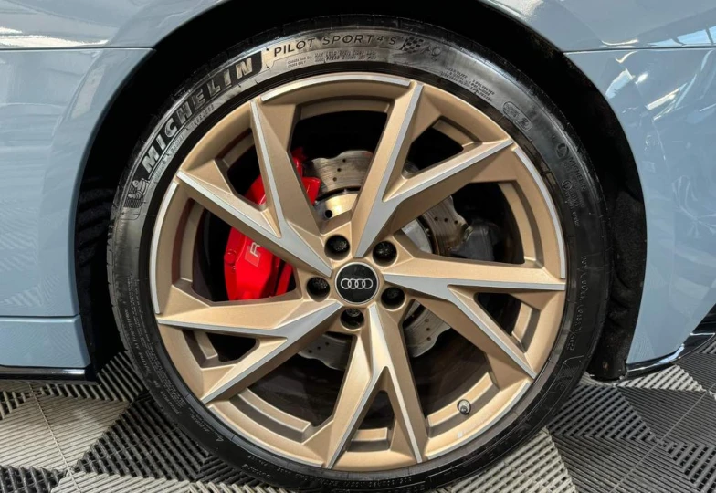 Audi R8 Серый