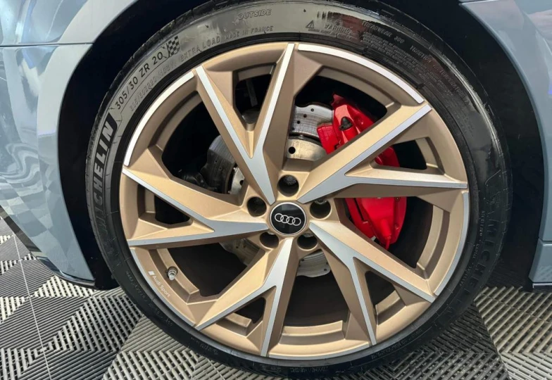 Audi R8 Серый
