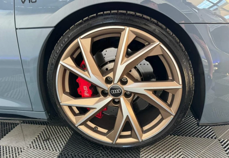 Audi R8 Серый