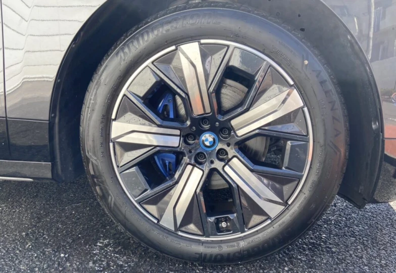 BMW iX Серый