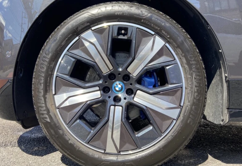BMW iX Серый