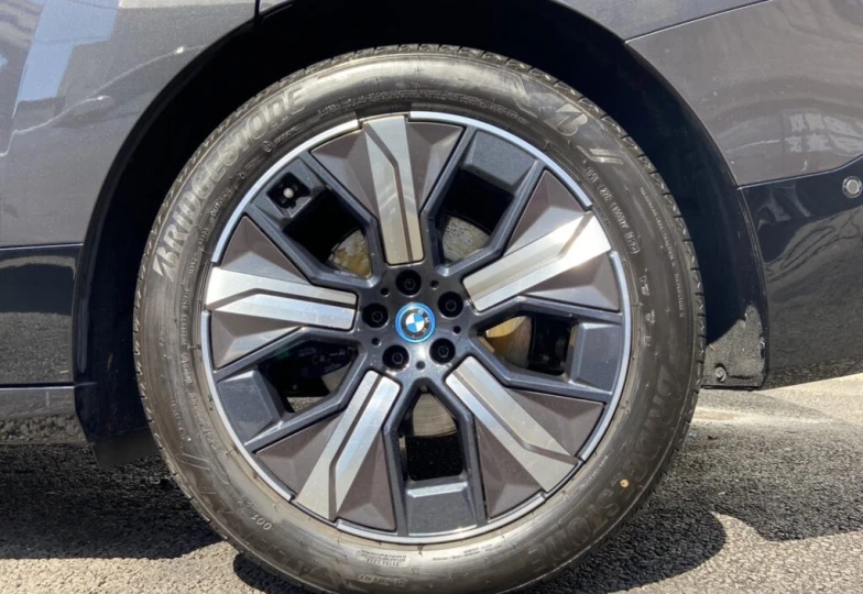 BMW iX Серый