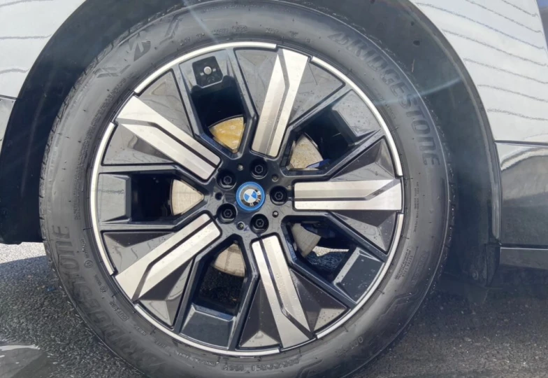 BMW iX Серый
