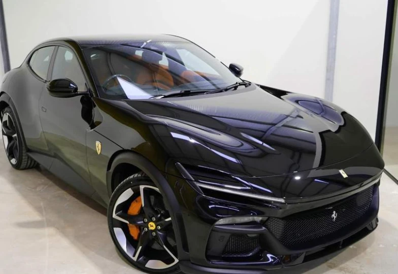 Ferrari Purosangue Черный