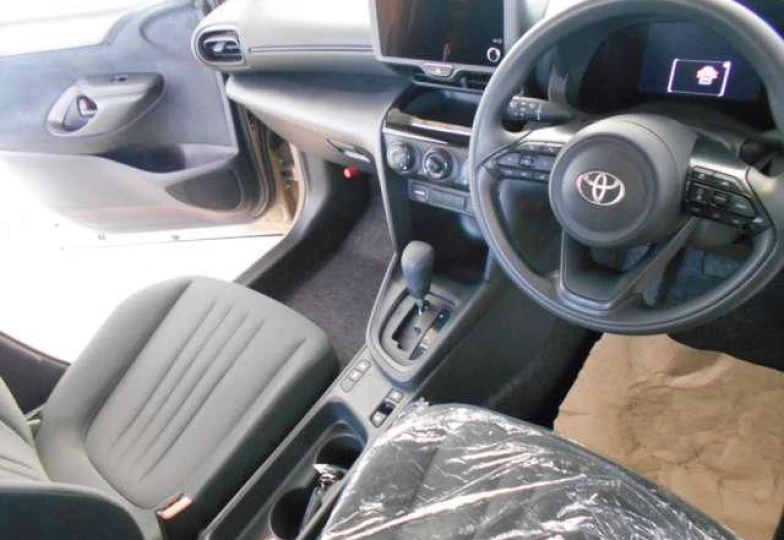 Toyota Yaris Cross Бежевый