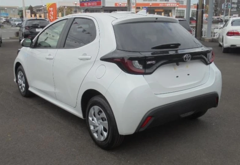 Toyota Yaris Белый