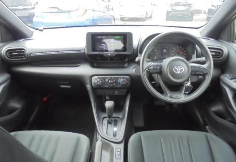Toyota Yaris Белый